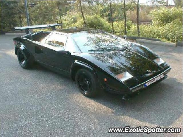 Lamborghini Countach spotted in Beirut, Lebanon