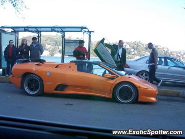 Lamborghini Diablo spotted in Istanbul, Turkey