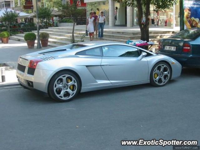 Lamborghini Gallardo spotted in Istanbul, Turkey