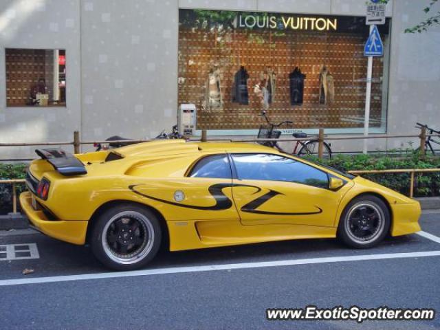 Lamborghini Diablo spotted in Tokyo, Japan