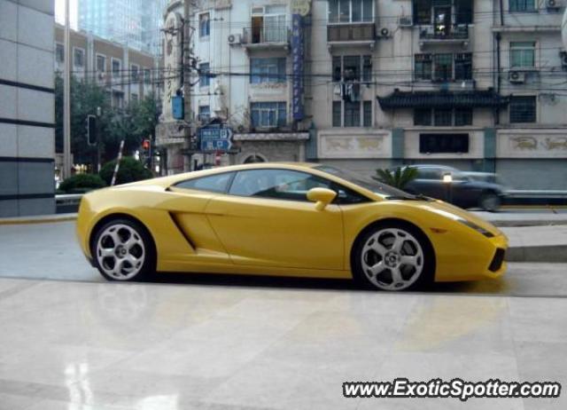 Lamborghini Gallardo spotted in Shanghai, China