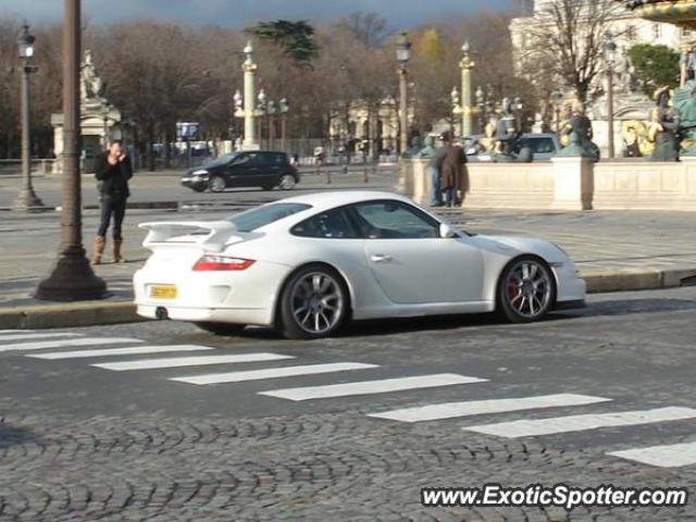 Porsche 911 GT3 spotted in Paris, France