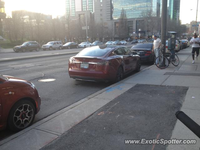 Tesla Model S spotted in Toronto, Canada