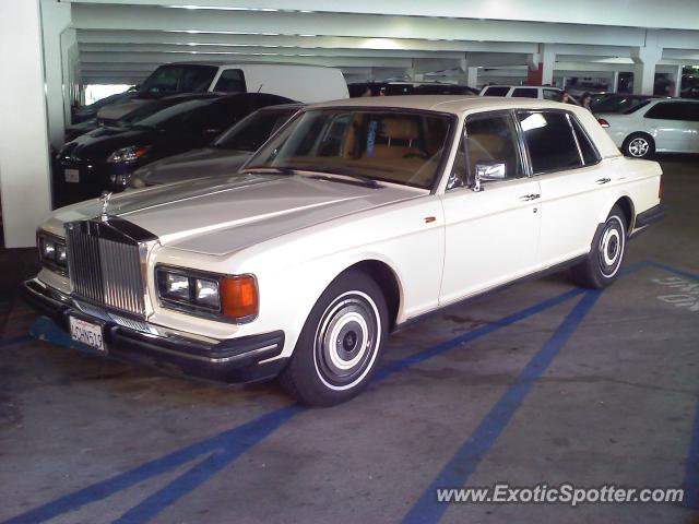 Rolls Royce Silver Spirit spotted in Glendale, California