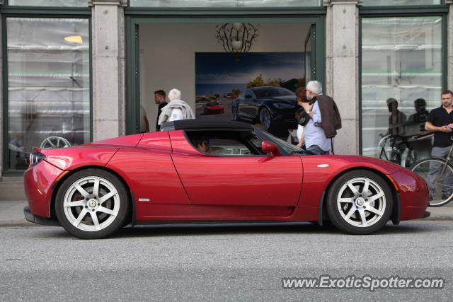 Tesla Roadster spotted in Copenhagen, Denmark