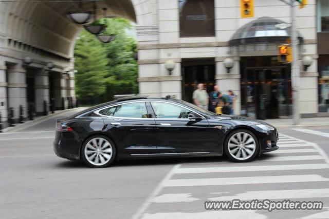 Tesla Model S spotted in Toronto, Canada