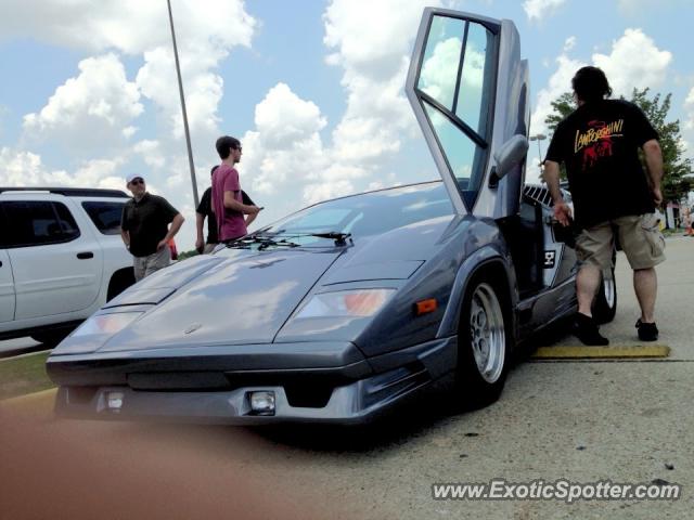 Lamborghini Countach spotted in Kenner, Louisiana