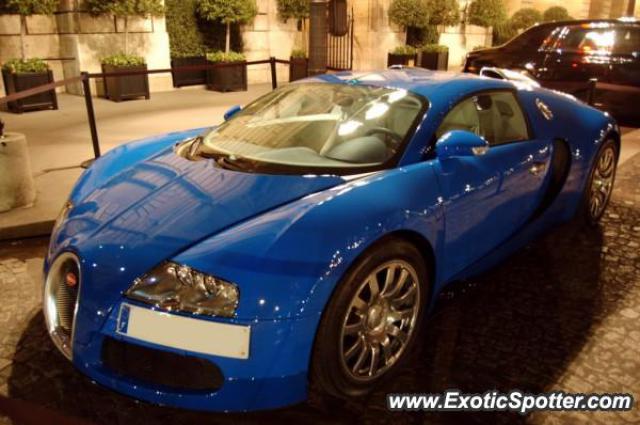 Bugatti Veyron spotted in Paris, France