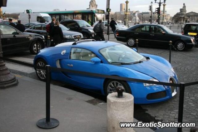 Bugatti Veyron spotted in Paris, France