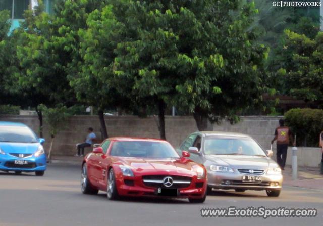 Mercedes SLS AMG spotted in Jakarta, Indonesia