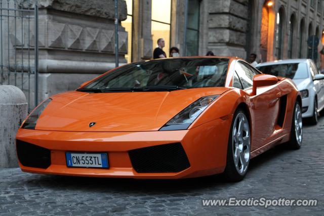 Lamborghini Gallardo spotted in Rome, Italy