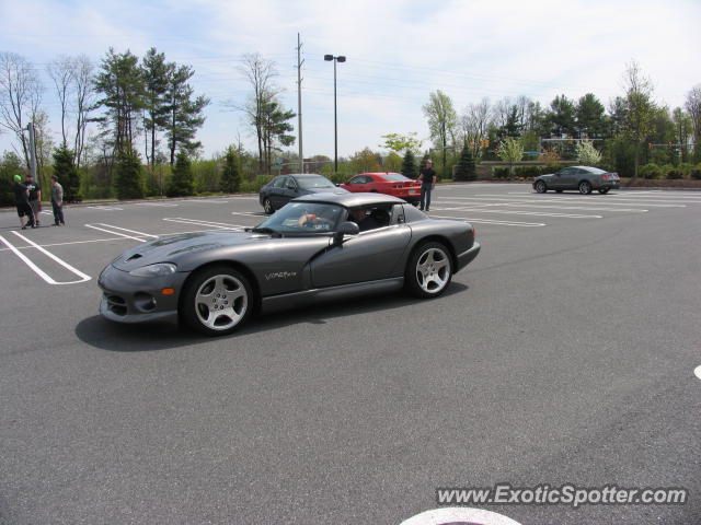 Dodge Viper spotted in Center valley, Pennsylvania