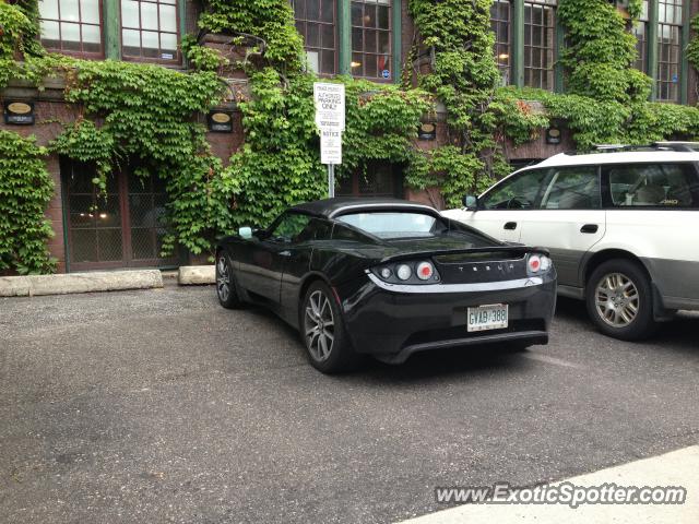 Tesla Roadster spotted in Toronto, Canada