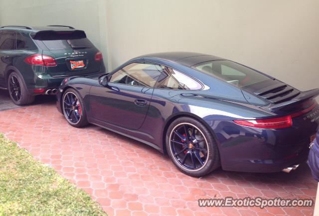 Porsche 911 spotted in Lima, Peru