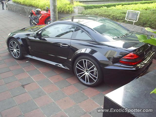 Mercedes SL 65 AMG spotted in Jakarta, Indonesia