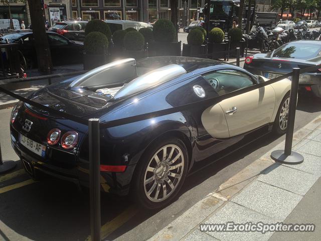 Bugatti Veyron spotted in Paris, France