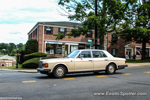 Rolls Royce Silver Spirit spotted in Ridgefield, Connecticut