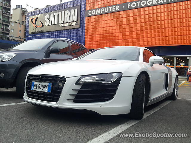 Audi R8 spotted in Milano, Italy