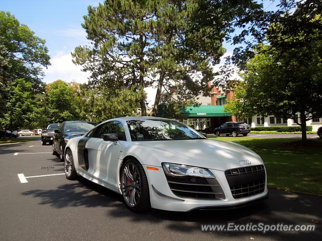 Audi R8 spotted in Glencoe, Illinois