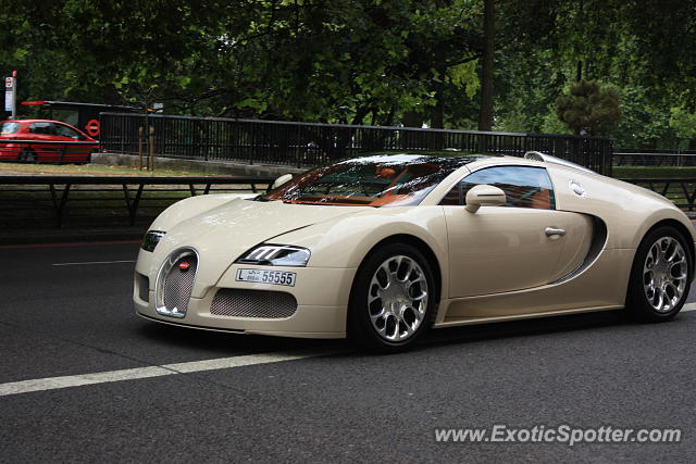 Bugatti Veyron spotted in London, United Kingdom