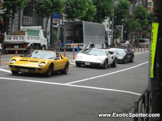 Lamborghini Countach spotted in Tokyo, Roppongi, Japan