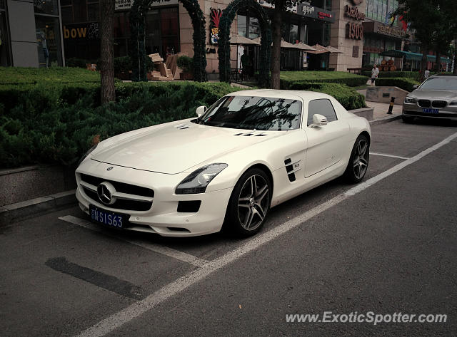 Mercedes SLS AMG spotted in Beijing, China