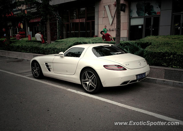 Mercedes SLS AMG spotted in Beijing, China