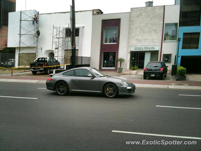 Porsche 911 spotted in Lima, Peru