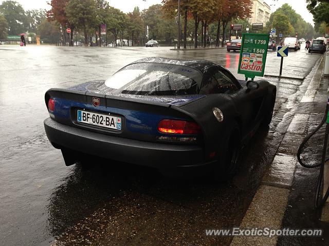 Dodge Viper spotted in Paris, France