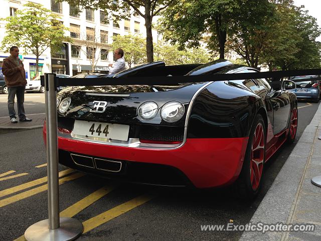 Bugatti Veyron spotted in Paris, France