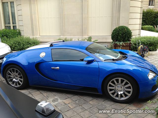 Bugatti Veyron spotted in Paris, France