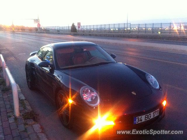 Porsche 911 Turbo spotted in Istanbul, Turkey