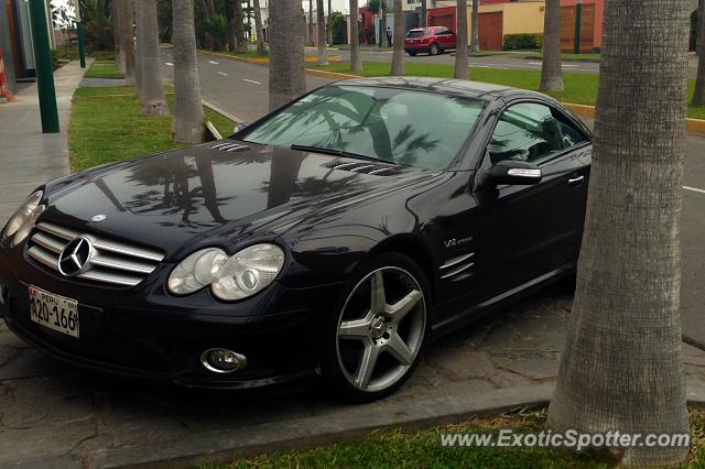 Mercedes SL 65 AMG spotted in Lima, Peru