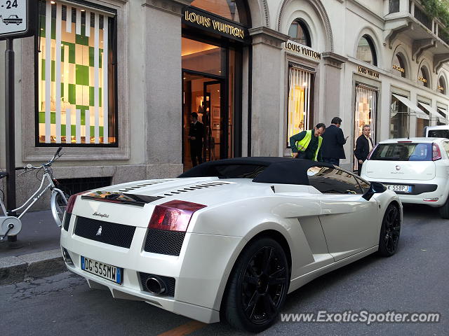 Lamborghini Gallardo spotted in Milano, Italy