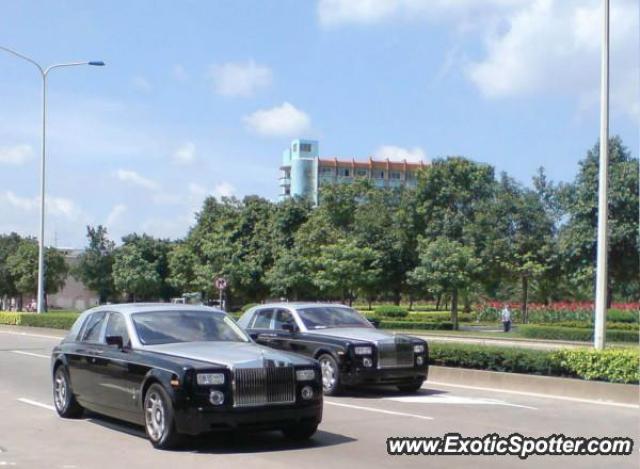 Rolls Royce Phantom spotted in Guangdong, China