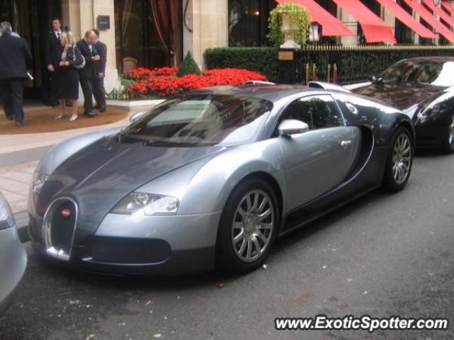 Bugatti Veyron spotted in Paris, France