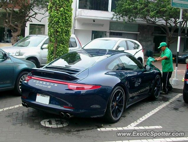 Porsche 911 spotted in Lima, Peru