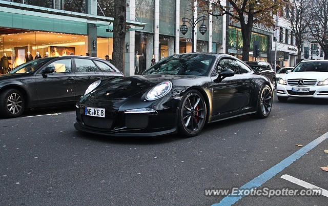 Porsche 911 GT3 spotted in Düsseldorf, Germany