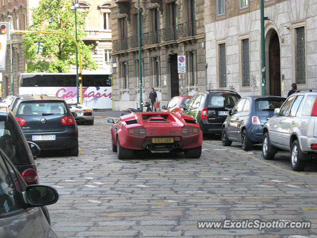 Lamborghini Countach spotted in Milano, Italy