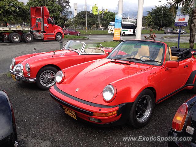 Porsche 911 spotted in Medellín, Colombia