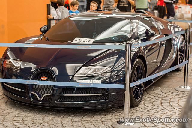 Bugatti Veyron spotted in Dubai, United Arab Emirates