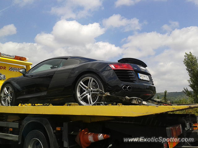 Audi R8 spotted in Highway, France