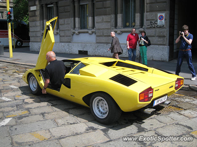 Lamborghini Countach spotted in Milano, Italy