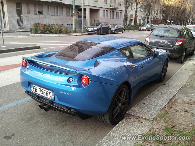 Lotus Evora spotted in Milano, Italy