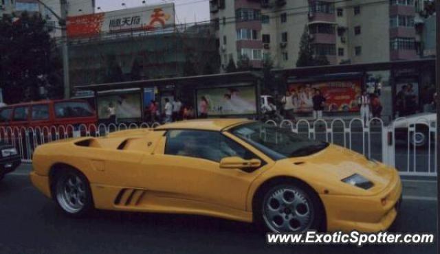 Lamborghini Diablo spotted in Beijing, China