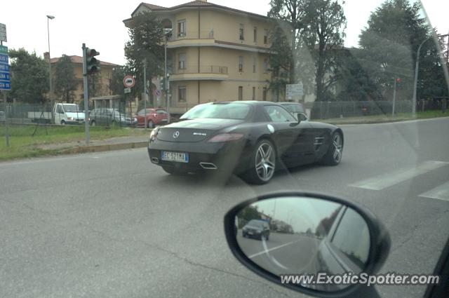 Mercedes SLS AMG spotted in Bergamo, Italy