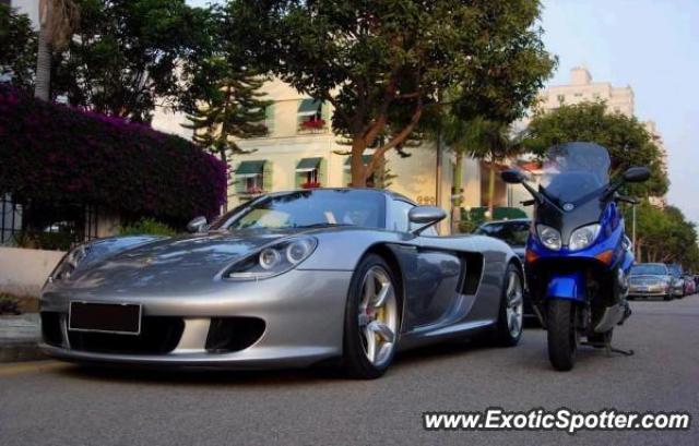 Porsche Carrera GT spotted in Xiamen, China