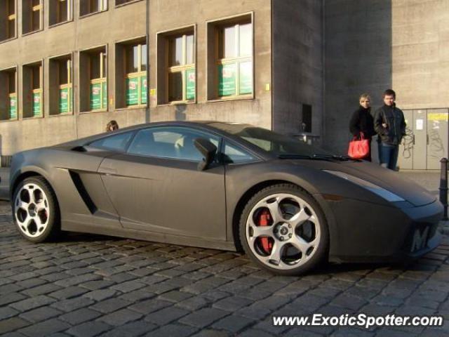 Lamborghini Gallardo spotted in New delhi, India