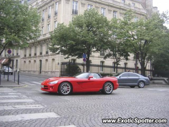 Dodge Viper spotted in Paris, France