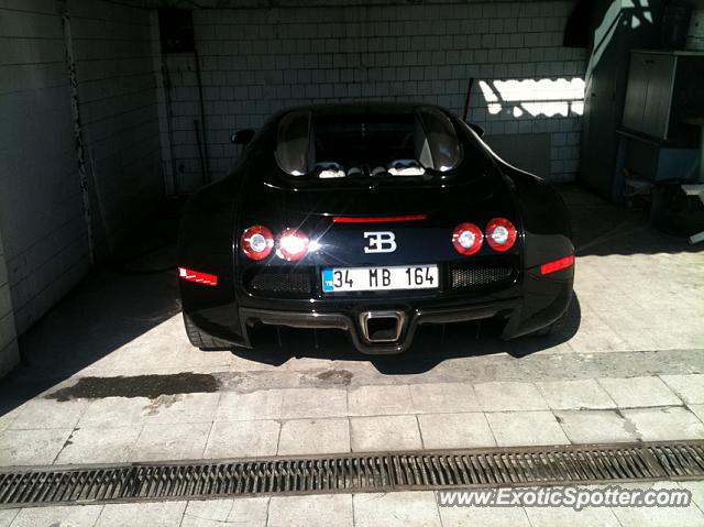 Bugatti Veyron spotted in Istanbul, Turkey